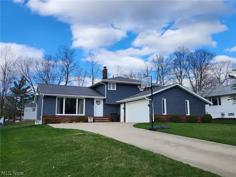 4635 Persimmon Ln, Brunswick, OH 44212