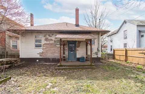 Exterior - 335 E Ohio Ave, Sebring, OH 44672 photo 4 of 7