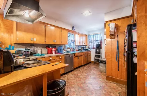 Kitchen - 335 E Ohio Ave, Sebring, OH 44672 photo 1 of 2