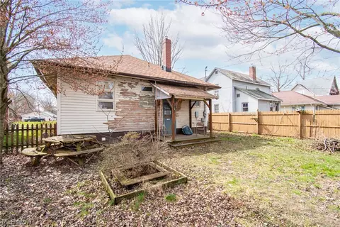 Exterior - 335 E Ohio Ave, Sebring, OH 44672 photo 5 of 7