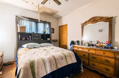 Bedroom - 335 E Ohio Ave, Sebring, OH 44672 photo 1 of 3