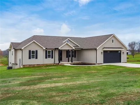 6700 Paul Andrew Dr, Zanesville, OH 43701