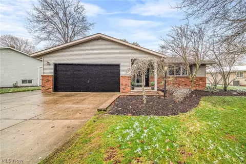 33142 Warwickshire Ln, Solon, OH 44139