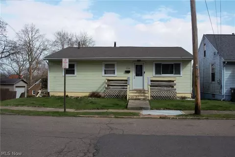 1714 Saint Elmo Ave NE, Canton, OH 44705