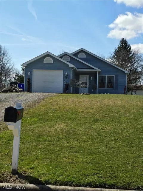 1453 Hillcrest Dr, Atwater, OH 44201