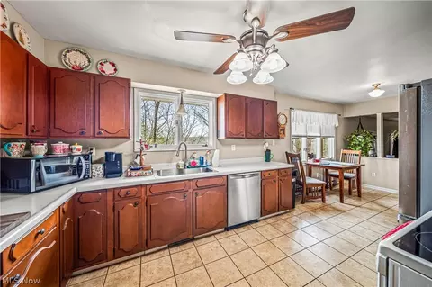 Kitchen - 4444 Diane Dr, Ashtabula, OH 44004 photo 2 of 2