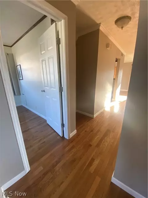 Entry Way - 620 Ruby St, Belmont, WV 26134 photo 4 of 7