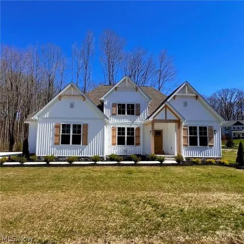 13010 E Point Dr, Mantua, OH 44255