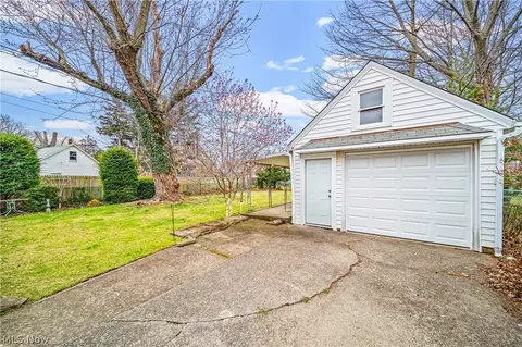 830 E 239th St, Euclid, OH 44123 photo 5