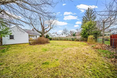 830 E 239th St, Euclid, OH 44123 photo 9