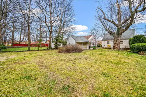 830 E 239th St, Euclid, OH 44123 photo 8