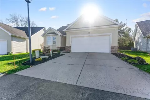 6832 Twin Oaks Ct, Canfield, OH 44406