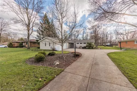7680 N Linden Ln, Parma, OH 44130