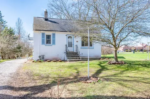 8418 S Bedford Ct, Macedonia, OH 44056