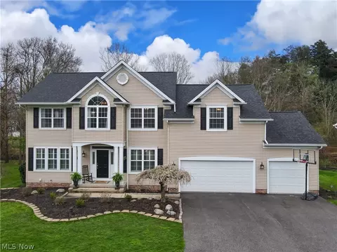 107 Alderwood Trl, Chagrin Falls, OH 44022