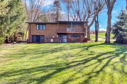 336 E Mohawk Dr, Malvern, OH 44644 photo 1