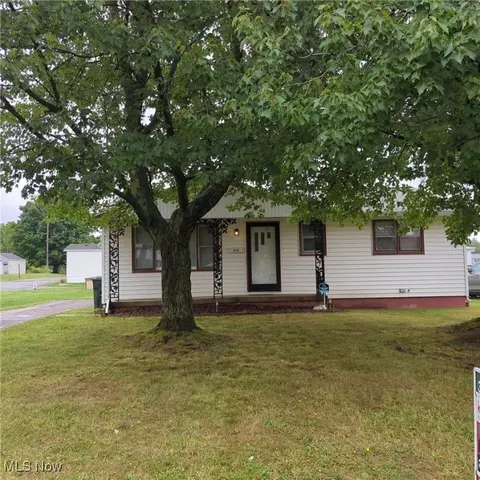 2730 Richmond Ave NE, Canton, OH 44705
