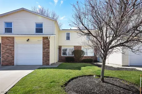 8252 Lancaster Dr, Mentor, OH 44060