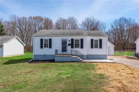 215 Maple St, South Amherst, OH 44001