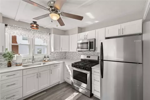 Kitchen - 215 Maple St, South Amherst, OH 44001 photo 4 of 8