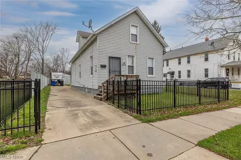 3258 W 44th St, Cleveland, OH 44109