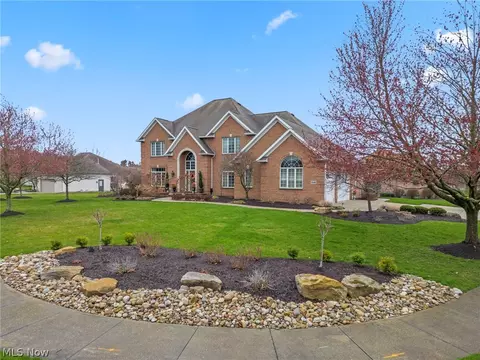 1546 Patriots Pt SE, Canton, OH 44709