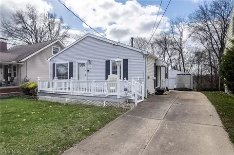 2338 Scotland Dr, Akron, OH 44305