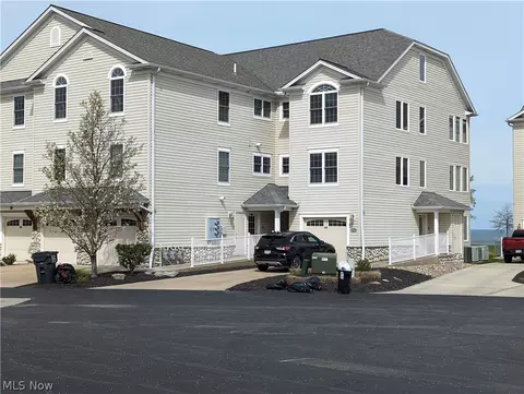 5239 Lake Rd W #405, Ashtabula, OH 44004