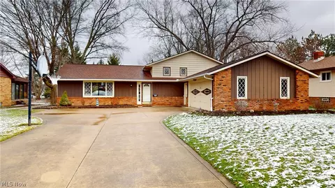 640 Radford Dr, Highland Heights, OH 44143