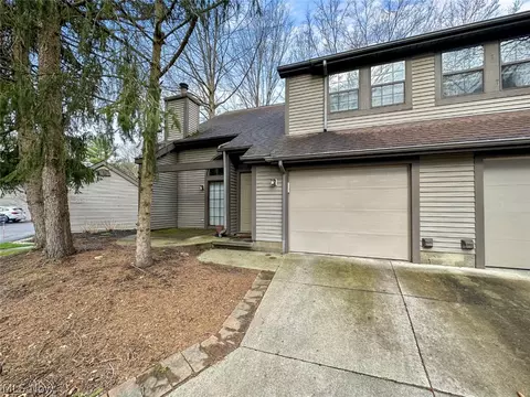 1323 Red Tail Hawk Ct, Youngstown, OH 44512
