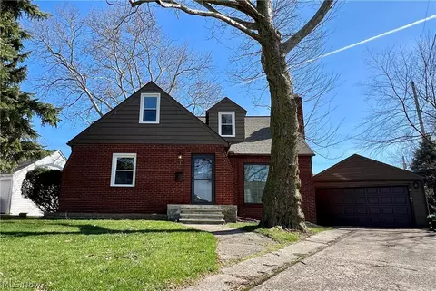 2209 Harborview Blvd, Lorain, OH 44052 photo 2