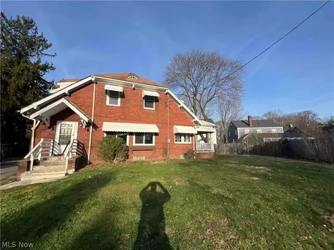 1138 Avon St, Akron, OH 44310