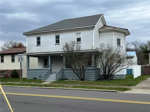433 Ray Ave NE, New Philadelphia, OH 44663