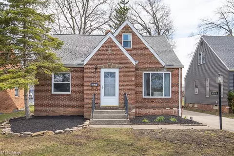 6169 W 54th St, Parma, OH 44129