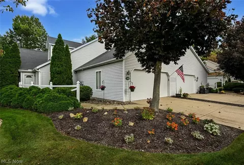 2033 Meadow Gate #101, Akron, OH 44313