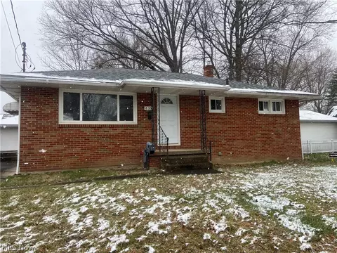 835 Shannon Ave, Cuyahoga Falls, OH 44221