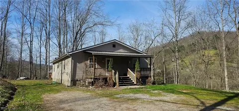 70 Strawberry Ln, Burnsville, WV 26335