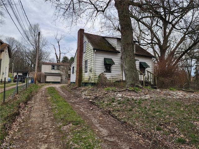 4527-4529 Lenty Rd, Barberton, OH 44203