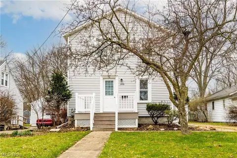 228 E Homestead St, Medina, OH 44256