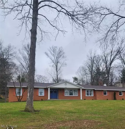 1040 Cynthia Dr, Zanesville, OH 43701