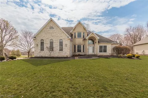4785 Valleybrook Dr, Brecksville, OH 44141