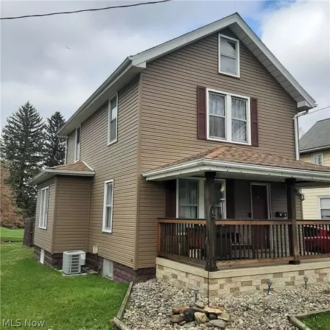 Exterior - 30 Katherine St, Struthers, OH 44471 photo 2 of 9