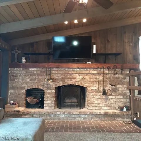 Living - 30 Katherine St, Struthers, OH 44471 photo 3 of 7