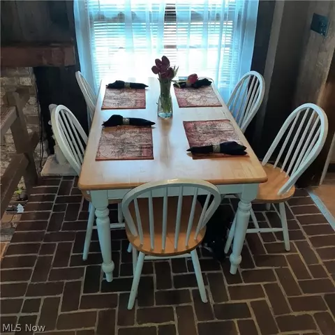 Dining - 30 Katherine St, Struthers, OH 44471 photo 1 of 1
