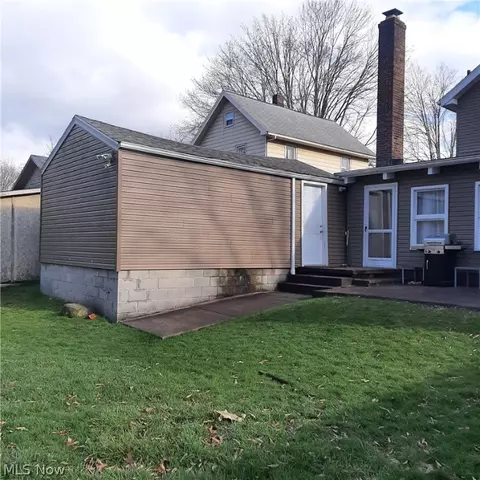 Exterior - 30 Katherine St, Struthers, OH 44471 photo 7 of 9