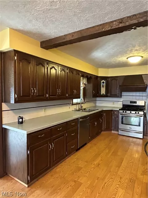 600 Audrey Ln, Struthers, OH 44471 photo 2