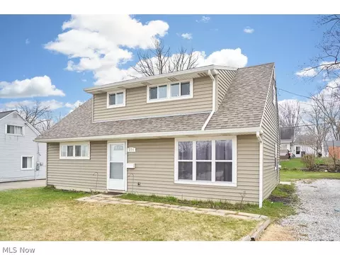 894 Graham Rd, Cuyahoga Falls, OH 44221