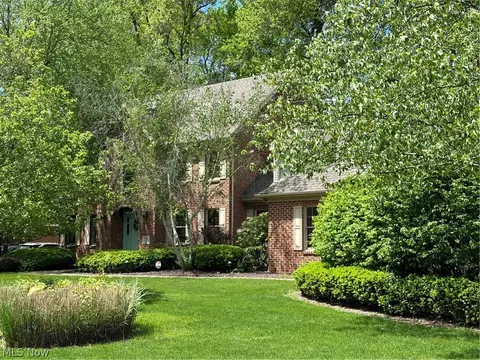 806 Park Harbour Dr, Boardman, OH 44512