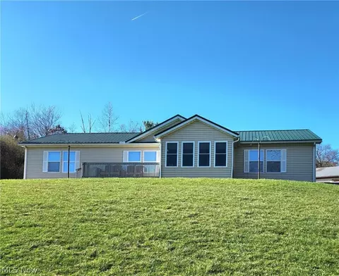 18465 Sparrow Rd, Senecaville, OH 43780
