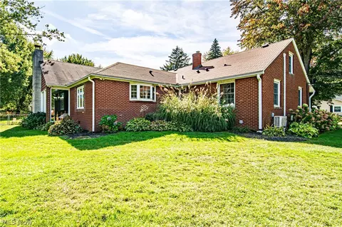 Exterior - 3042 W 13th St, Ashtabula, OH 44004 photo 6 of 11